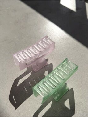 Set of Two Matte Pastel Hair Claws - Pink & Green